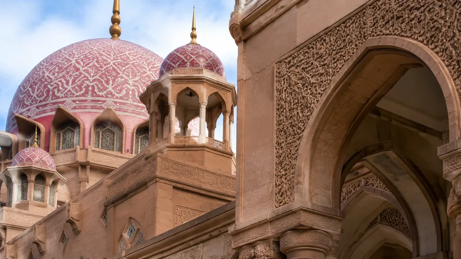 Nearby Accommodation & Amenities for Putra Mosque