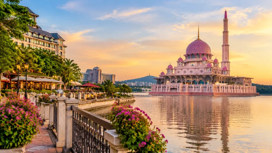 Nearby Accommodation & Amenities for Putra Mosque
