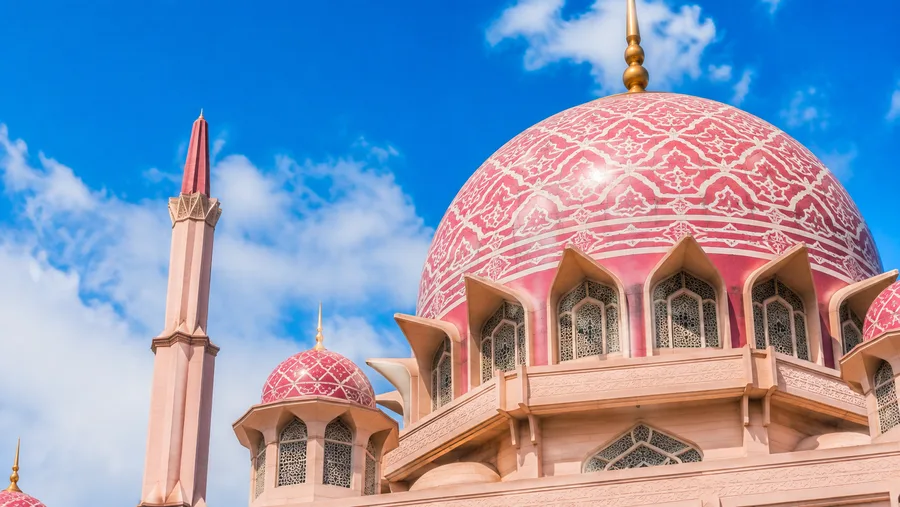 Putra Mosque Visiting Hours & Entrance Fee