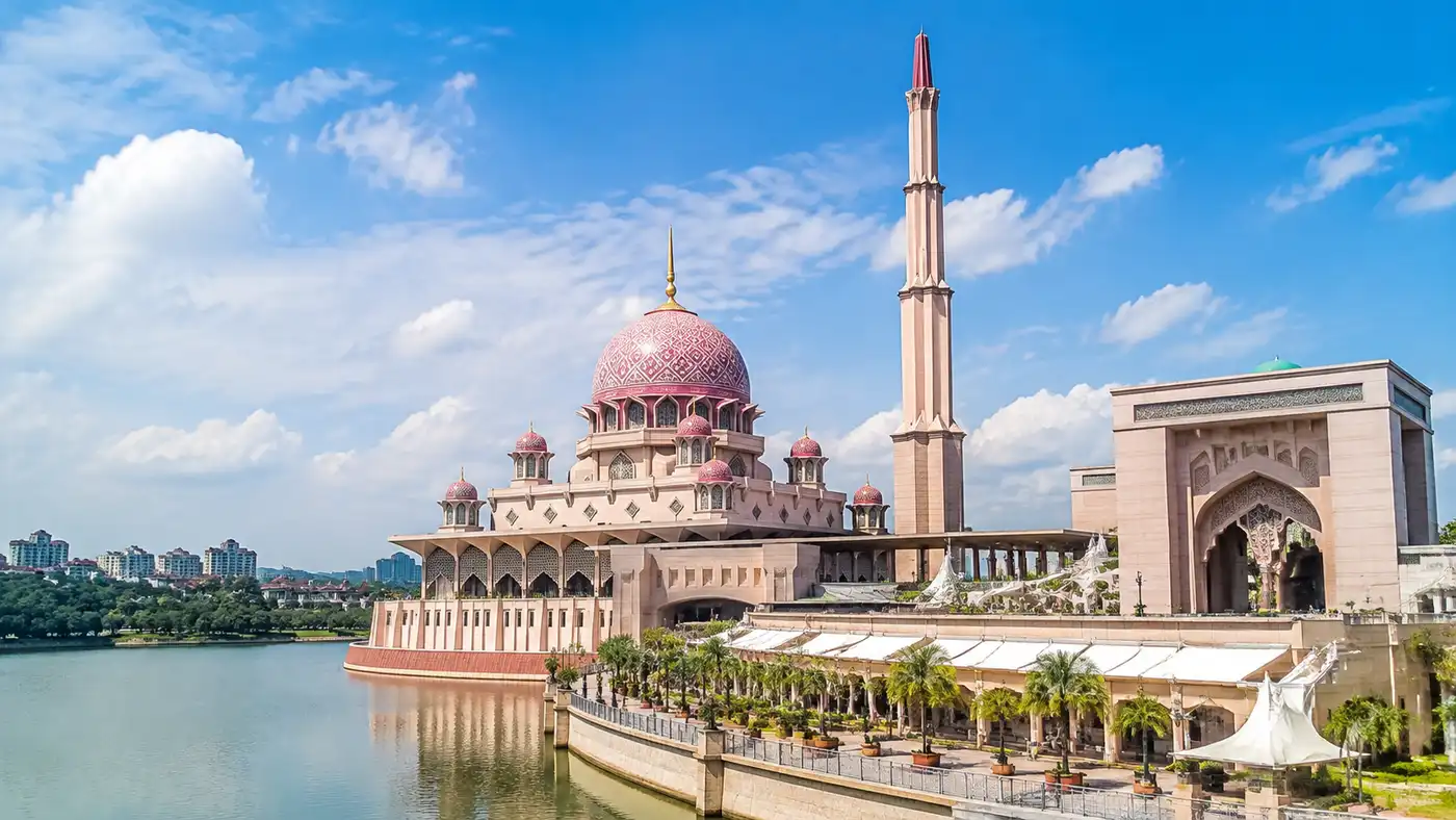 What to See Inside Putra Mosque & Dress Code